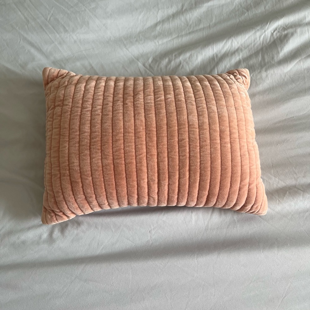 threshold pillow